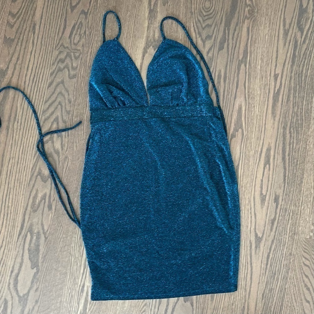Blue glitter backless halter tie dress - Picture 7 of 9